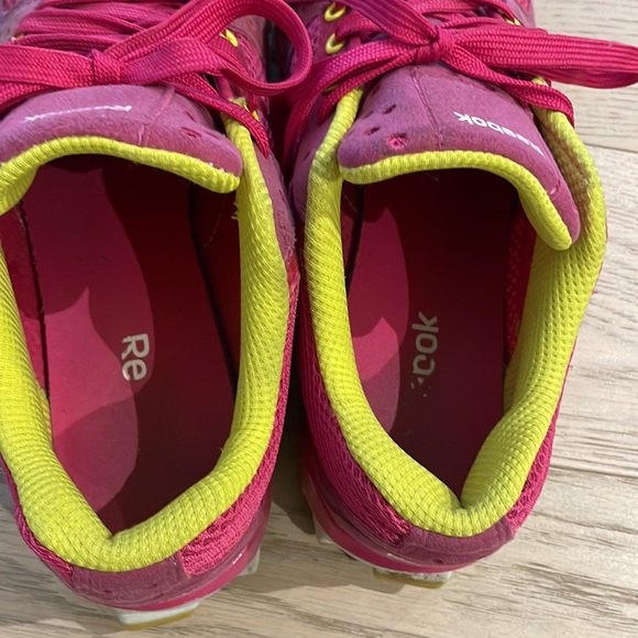 Reebok Pink and yellow running shoe - Picture 3 of 7